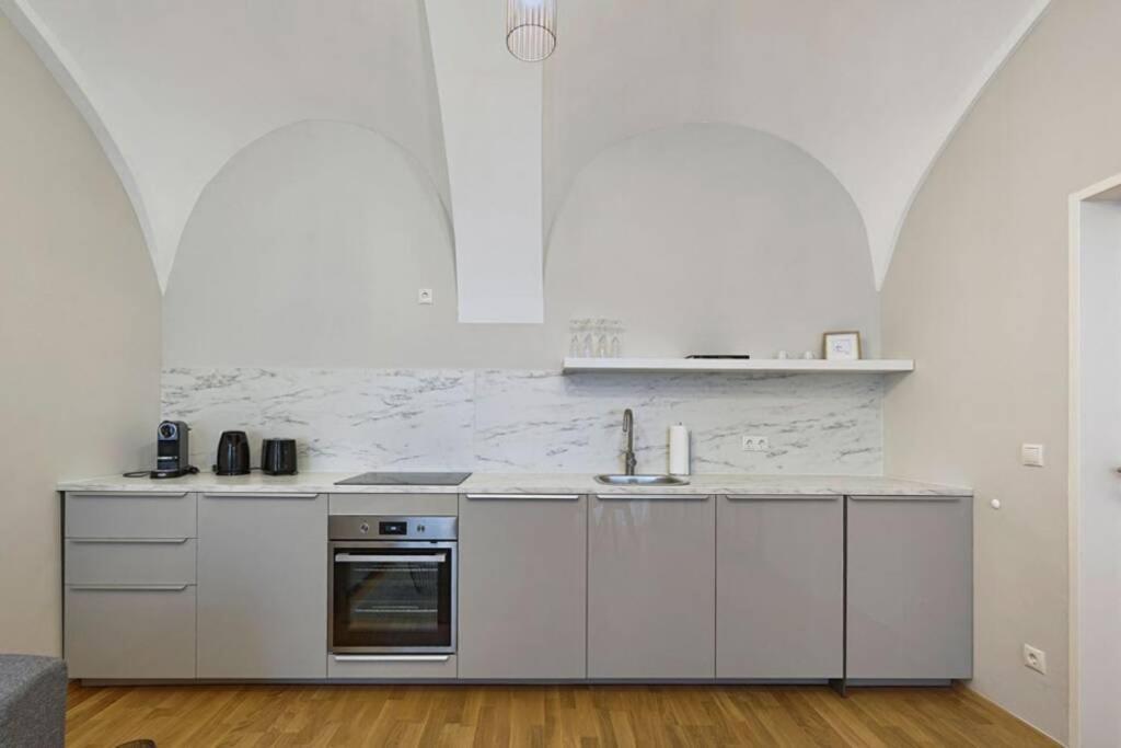 Vienne City Apartment Crown 6 Екстериор снимка
