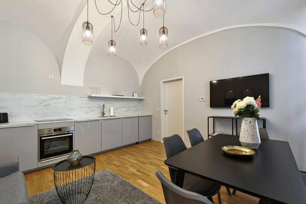 Vienne City Apartment Crown 6 Екстериор снимка