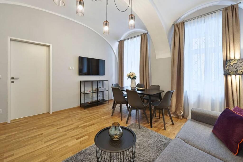Vienne City Apartment Crown 6 Екстериор снимка